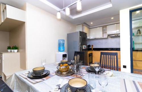 Thompson Estate Apartment | Modern luxe 2 BED Apt with pool & Gym