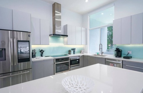 Edgewood House | Modern Luxe 2021Built Heated Pool/Jacuzzi/Gameroom