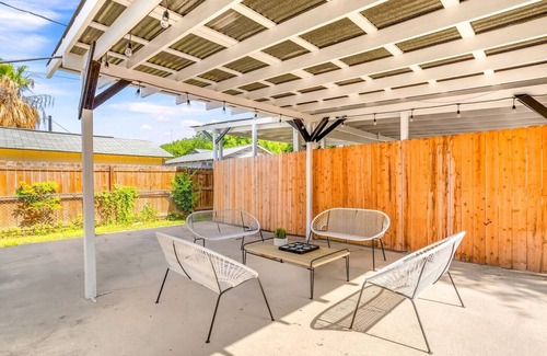 Downtown San Antonio House | Modern LUXE 4/2 Minutes from Downtown/Riverwalk