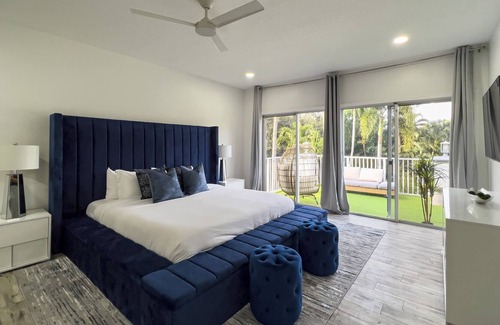Plantation House | Modern Luxe Pool Home Resort