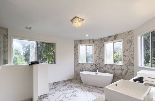 Plantation House | Modern Luxe Pool Home Resort