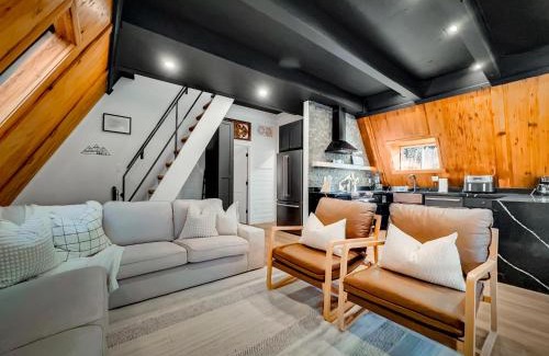 Strawberry House | Modern Luxurious A-Frame - Playground