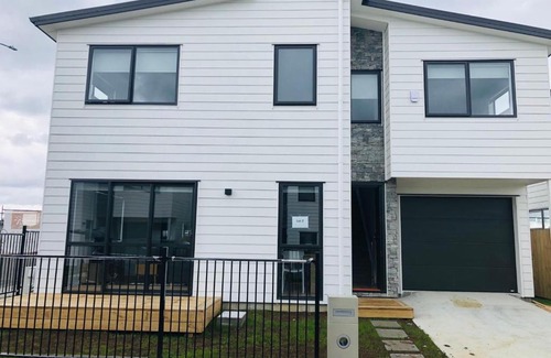 Manurewa Villa | Modern & Luxurious Home 2