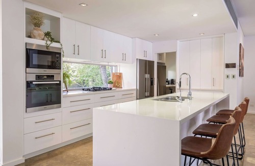 Dunsborough House | MODERN & LUXURIOUS RETREAT BOASTING OUTDOOR ENTERTAINING & GLISTENING POOL