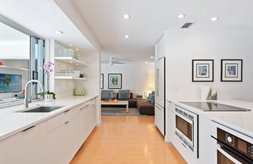 Park Shore House | Modern, Luxurious Villa in Park Shore w/Private Beach Access & Heated Pool
