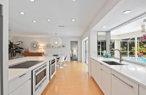 Park Shore House | Modern, Luxurious Villa in Park Shore w/Private Beach Access & Heated Pool
