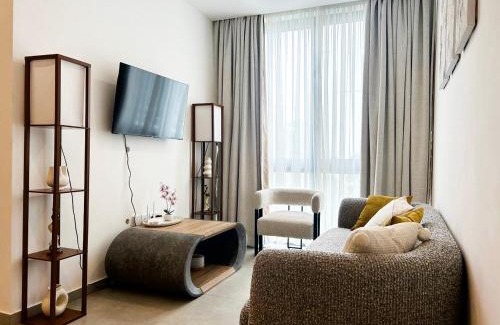 Roman Ridge Apartment | Modern Luxury Apartment in Nova by Devtraco- prime location and convenient 15mins from the airport