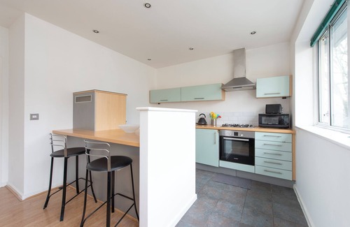 Bow Apartment | Modern Luxury Appt by Bow Road Station