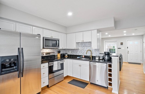 Arlington House | Modern Luxury | DC | Free Parking