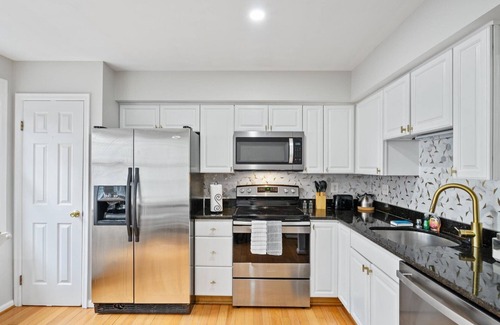 Arlington House | Modern Luxury | DC | Free Parking