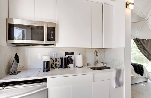 Monticello Apartment | 'Modern Luxury' Geodome w/ Private Deck!