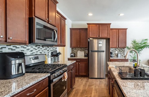 Austell House | Modern Luxury Getaway near ATL/ Braves/ Six Flags