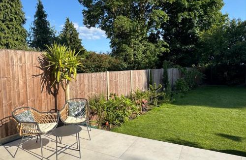 Watford House | Modern Luxury Home with Spacious Garden close to Warner Bros Studio