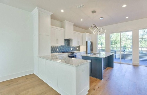 Tallahassee House | Modern Luxury House with Prime Time Convenience