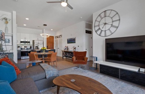 Asheville Condo | Modern Luxury in Downtown AVL - Free Parking - Condo 205