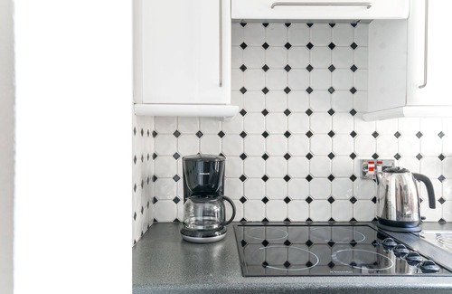 Fitzrovia Apartment | Modern Luxury in Prime Fitzrovia: Stylish 1BR Haven
