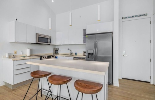 Noord Condo | Modern Luxury Oceanview Penthouse w/Hot tub