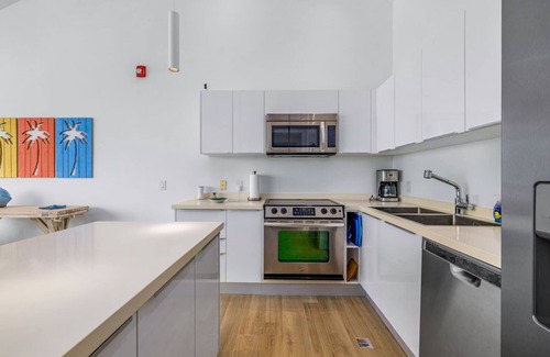 Noord Condo | Modern Luxury Oceanview Penthouse w/Hot tub