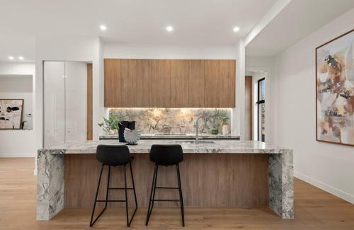Balwyn House | Modern Luxury Retreat With Pool