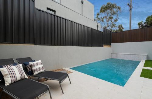 Balwyn House | Modern Luxury Retreat With Pool