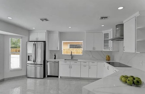 Pompano Isles House | Modern Luxury Vacation Home and Dock