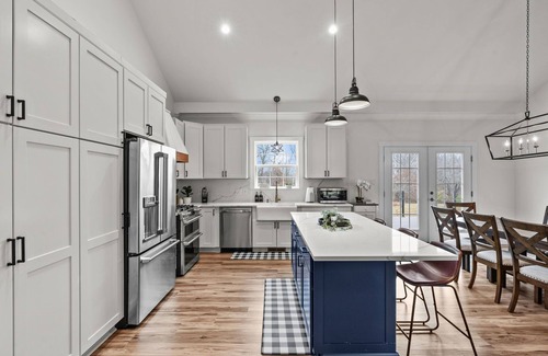 Biglerville House | Modern Luxury w/Hot Tub - Game Room | Gettysburg