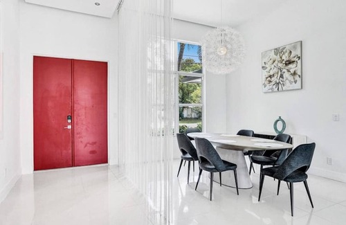 Pompano Isles House | Modern Luxury Waterfront Heated Pool Home