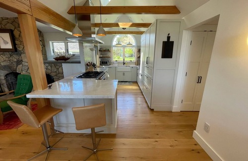 Chilmark House | Modern Luxury Waterview Home, Private Beach Access, 4 BR, 3 bath