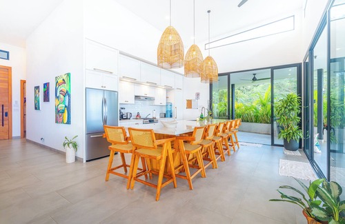 Ballena House | Modern Luxury with Expansive Ocean View and Covered Patio -Private Waterfall!