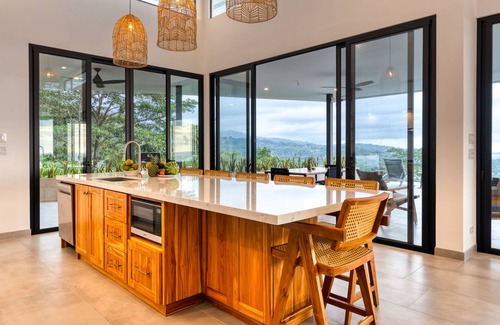 Ballena House | Modern Luxury with Expansive Ocean View and Covered Patio -Private Waterfall!