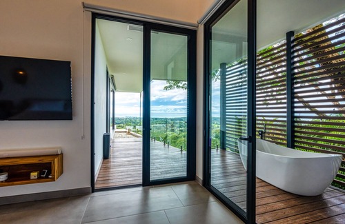Ballena House | Modern Luxury with Expansive Ocean View and Covered Patio -Private Waterfall!