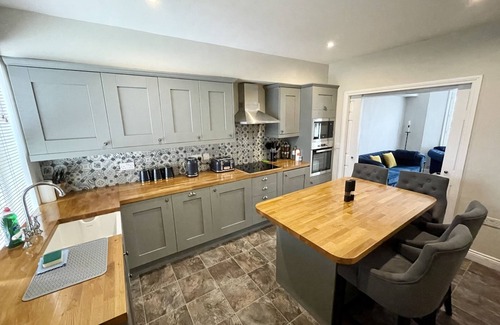 Brislington Apartment | Modern Maisonette in Vibrant Bristol, Free Parking