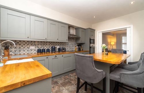 Brislington Apartment | Modern Maisonette in Vibrant Bristol, Free Parking
