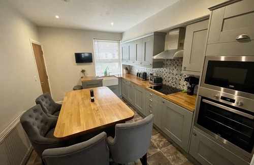 Brislington Apartment | Modern Maisonette in Vibrant Bristol, Free Parking