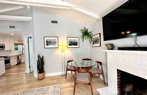 Tree Section House | Modern Manhattan Beach Bungalow