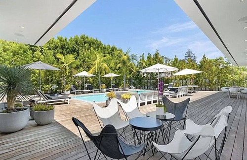 The Flats Villa | Modern Mansion In Beverly Hills Flats