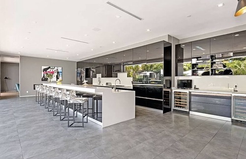 The Flats Villa | Modern Mansion In Beverly Hills Flats