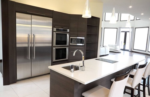 Town of Orangetown House | Modern Mansion Near NYC, Airports, Restaurants, Activities, Shopping & More!