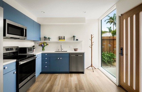 Culver - West House | Modern Mar Vista Hideaway – New Two-Story ADU