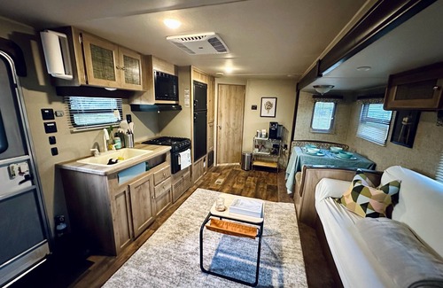 Buchanan Dam House | Modern-meets-boho getaway on Lake Buchanan - family & dog-friendly