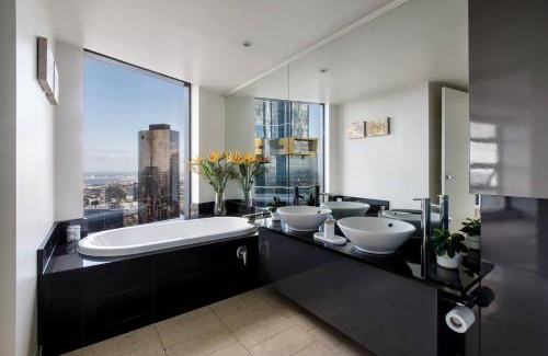 Southbank Apartment | Modern meets Retro with Soaring Views