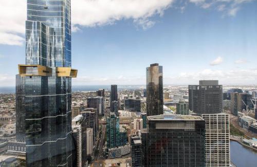 Southbank Apartment | Modern meets Retro with Soaring Views