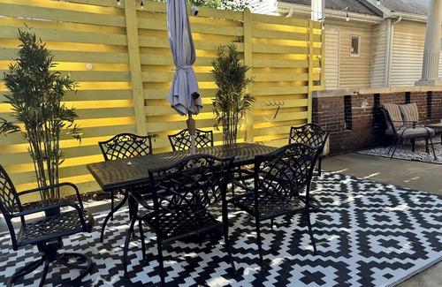 Bloomington House | Modern Meets Vintage! Sleeps 12-14! Game Room, Patio, FUN!