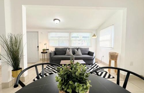 Miami Shores House | Modern Miami Family Cottage Beach 15 min