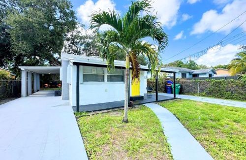 Miami Shores House | Modern Miami Family Cottage Beach 15 min