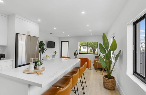 Coral Way House | Modern Miami Home- 5 min from Coral Gables & Coconut Grove, 15 min from Brickell