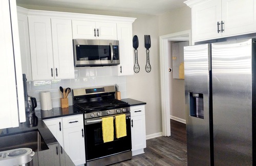 Piedmont Heights Apartment | Modern Midtown/Buckhead Haven