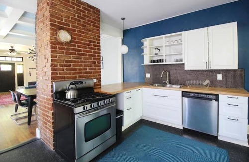 Crosstown House | Modern Midtown Bungalow - Walk to crosstown