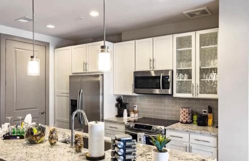 Midtown Apartment | Modern Midtown Oasis - Overlooking ATL with City and Pool View
