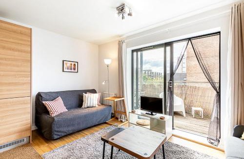 Mile End Apartment | Modern Mile End Flat with Balcony & Terrace